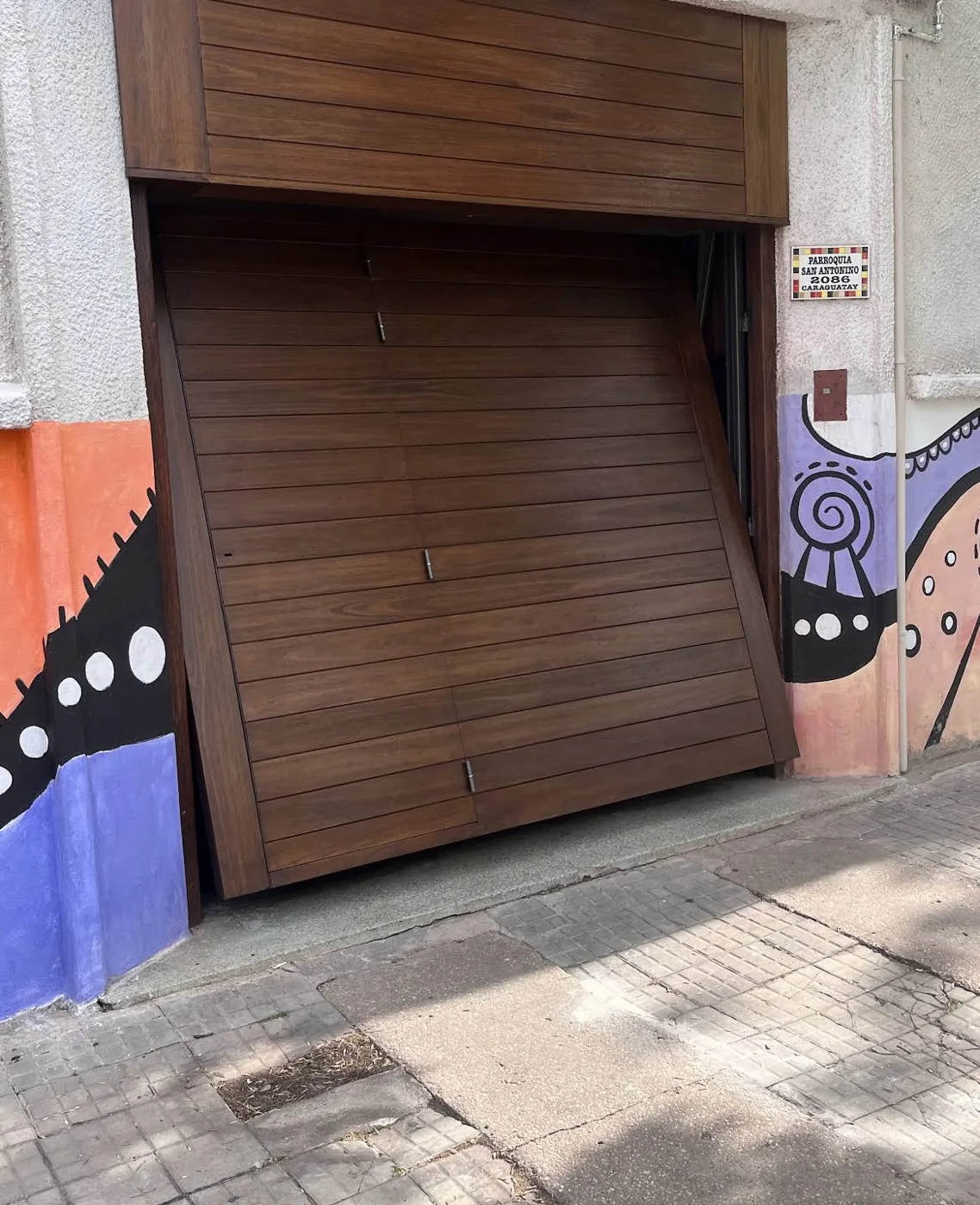 Portón basculante en apertura